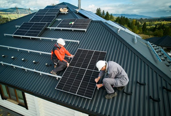 Pose de panneau photovoltaïque : conseils pratiques pour garantir une installation réussie